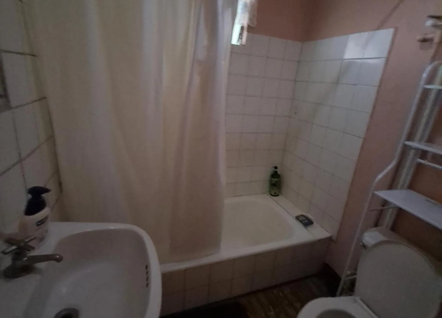 15 Min From Kingston Airport Hostel