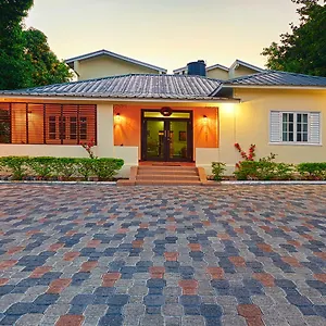 3* Hotel Shirley Retreat